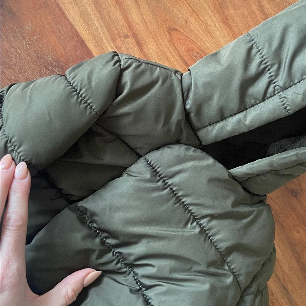 Old Navy baby hooded dino puffer coat dinosaur army green jacket 12-18 months